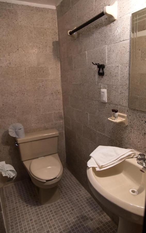 Hotel D'Monica San Cristobal de las Casas Luaran gambar